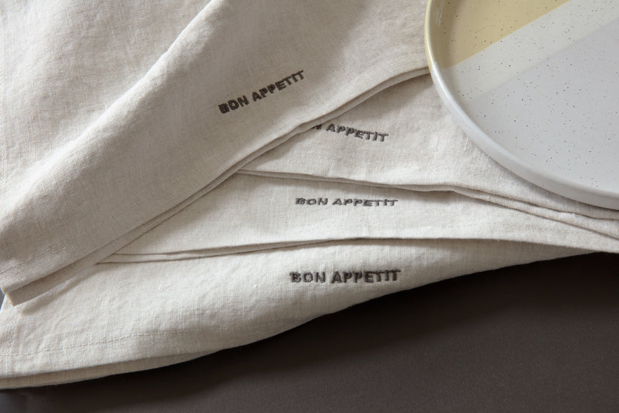 Linnen servietten met borduring